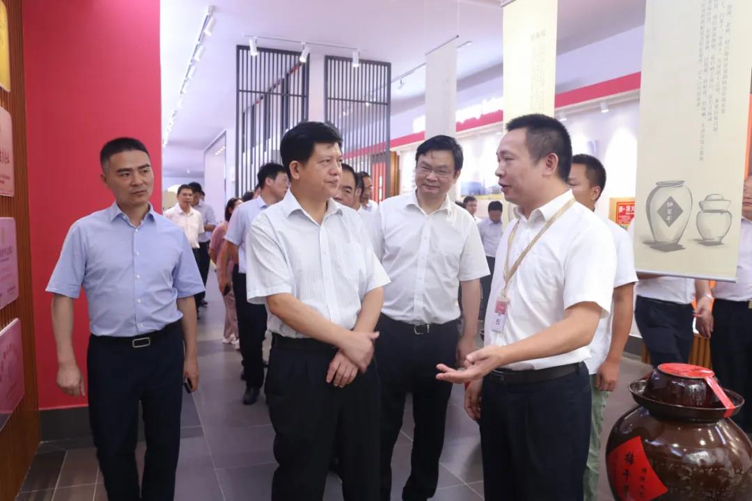 湖(hú)南省農村農業廳廳長(cháng)袁延文(wén)等領導莅臨聰廚食品觀摩指導 湖南省农村农业厅厅长袁延文等领导莅临聪厨食品观摩指导